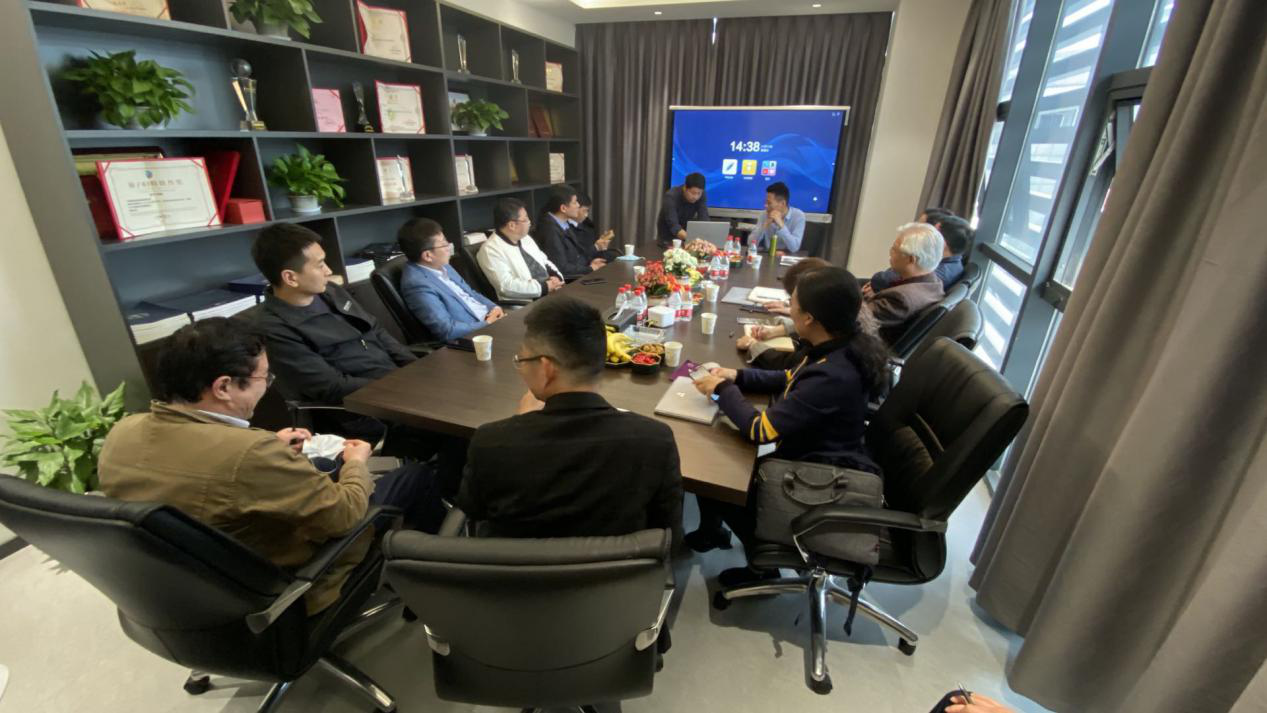 ��ҹ�ξ������ǻ۳��м����㱨��ѧ�������� �����Բ����Ļ