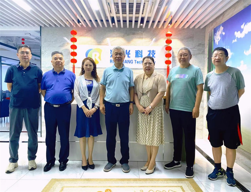 Э���쵼һ�вιۿ����������������ɷ�