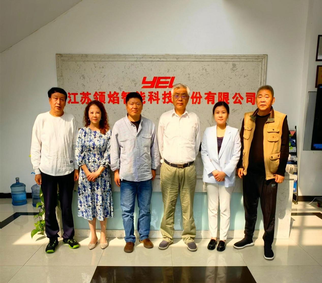 Э���쵼һ�и��ձ������������