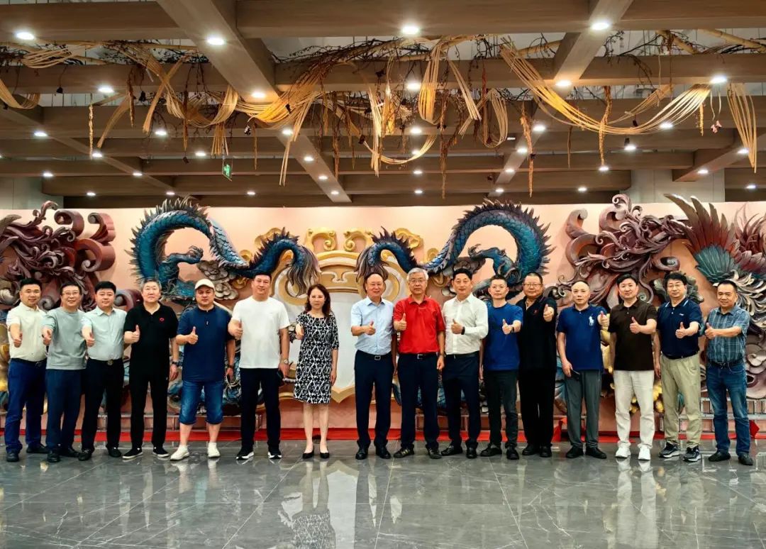 Э���쵼����ҵ��һ�и��Ƿ�������̸����